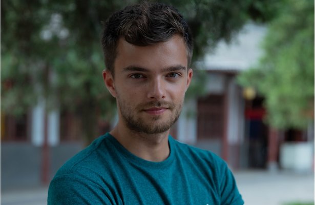 Buddy Vedder gaat kaal voor het Rode Kruis